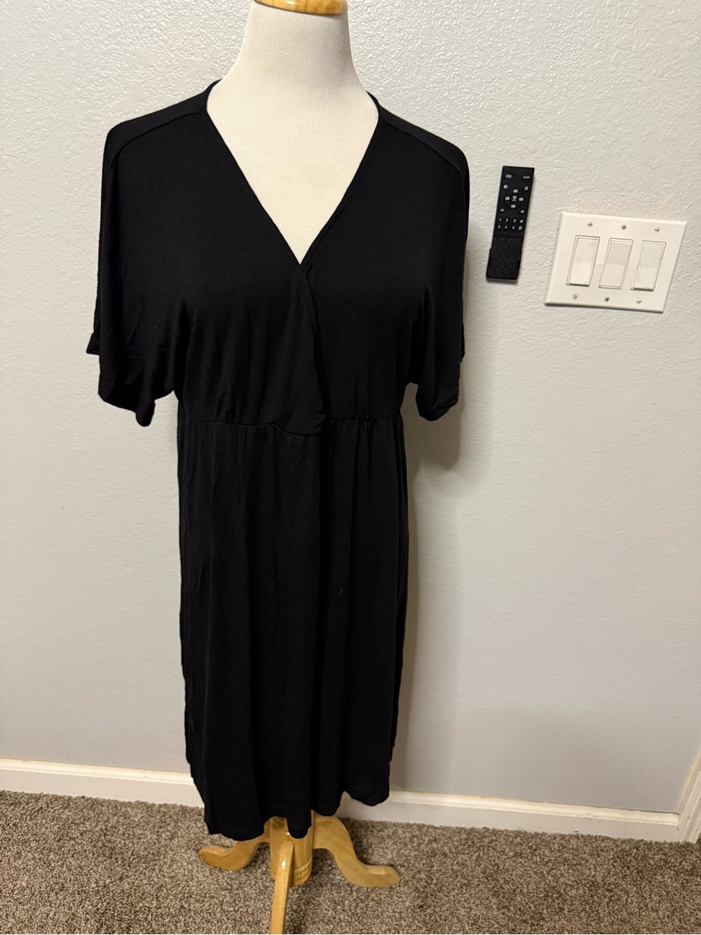 628-Black V-Neck Women's Dress - Classic Everyday Style